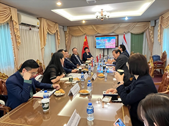 2023年7月5日西南交通大学副校长姚发明带队来我校参观交流，我校教育中心主任孙磊在河畔会议室热情接待并座谈