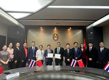 2023年12月19日，广东科贸访泰代表团来校友好交流访问，我校教育中心副主任李航在河畔会议室热情接待并座谈