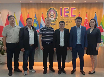 2024年3月19日，柬埔寨交通物流协会主席Chandara
Chea来我校参观交流，我校教育中心主任孙磊在国际教育中心会议室热情接待并座谈