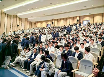 2024年4月16日，泰国宣素那他皇家大学国际教育中心副主任谢飞应邀参访参访湖北大光华教育集团