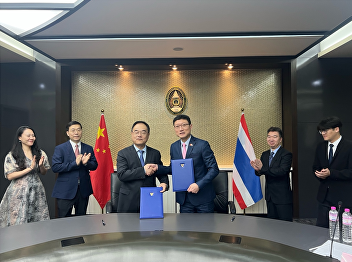 2024年4月27日，淄博职业学院党委书记刘伟带队来校访问，我校教育中心主任孙磊在会议室热情接待并座谈