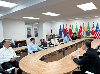 2024年5月14日，安阳师范学院副院长孙金伟代表学院到我校签署合作协议，我校教育中心副主任谢飞在会议室热情接待并座谈